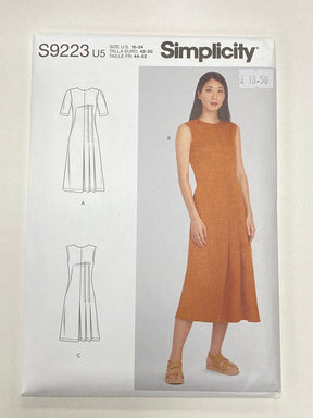 Simplicity S9223 - Pleated Dress