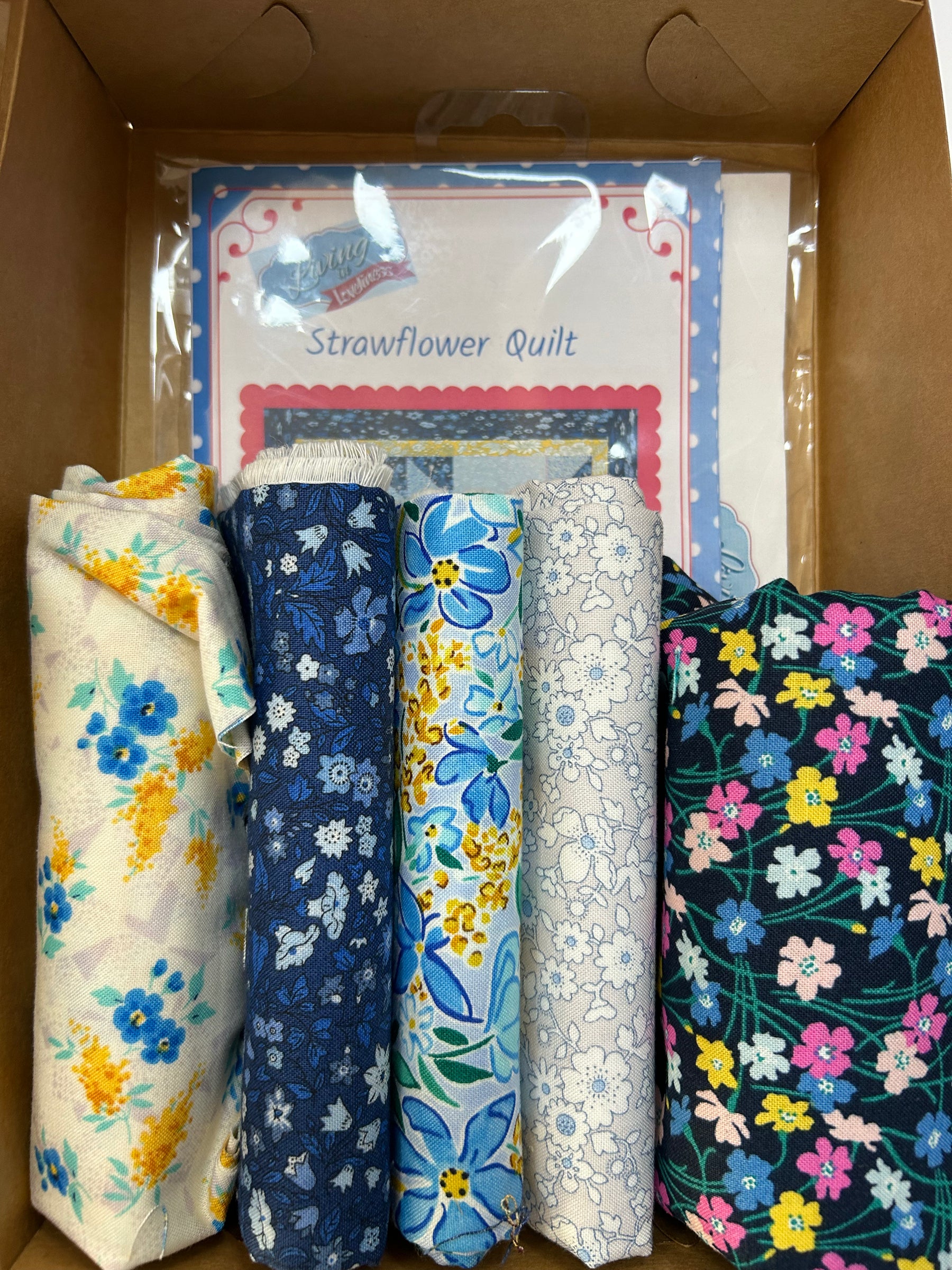 Living in Loveliness Strawflower Quilt Kit