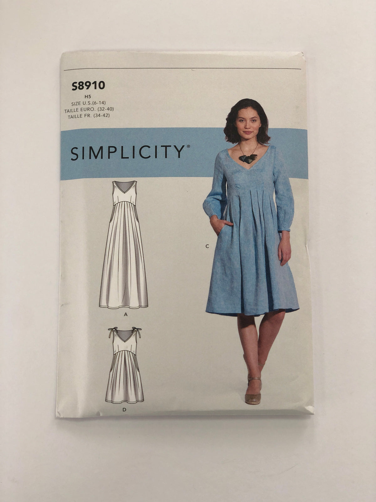 Simplicity S8910 - Loose Fitting V-Neck Dress